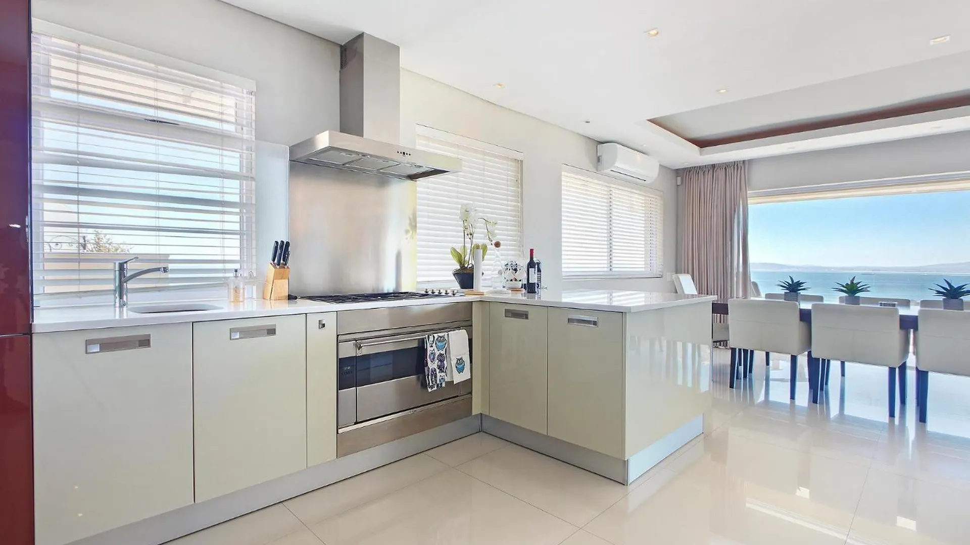 Spacious 3Bed Apt Overlooking Cape Town Panova