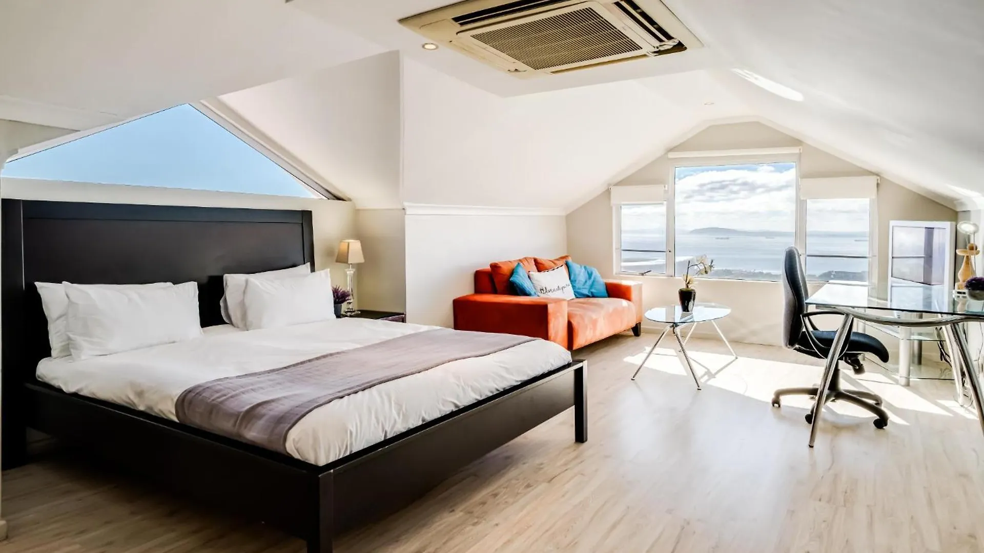 Spacious 3Bed Apt Overlooking Cape Town Panova 0*,  South Africa