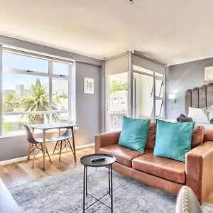 Beautiful In Convenient Point Apartment