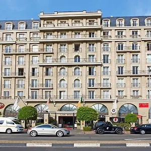 Cape Royale Luxury By Nivar Apartment